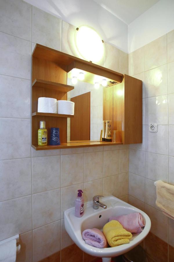 Apartments Vila Ana Seline Bagian luar foto