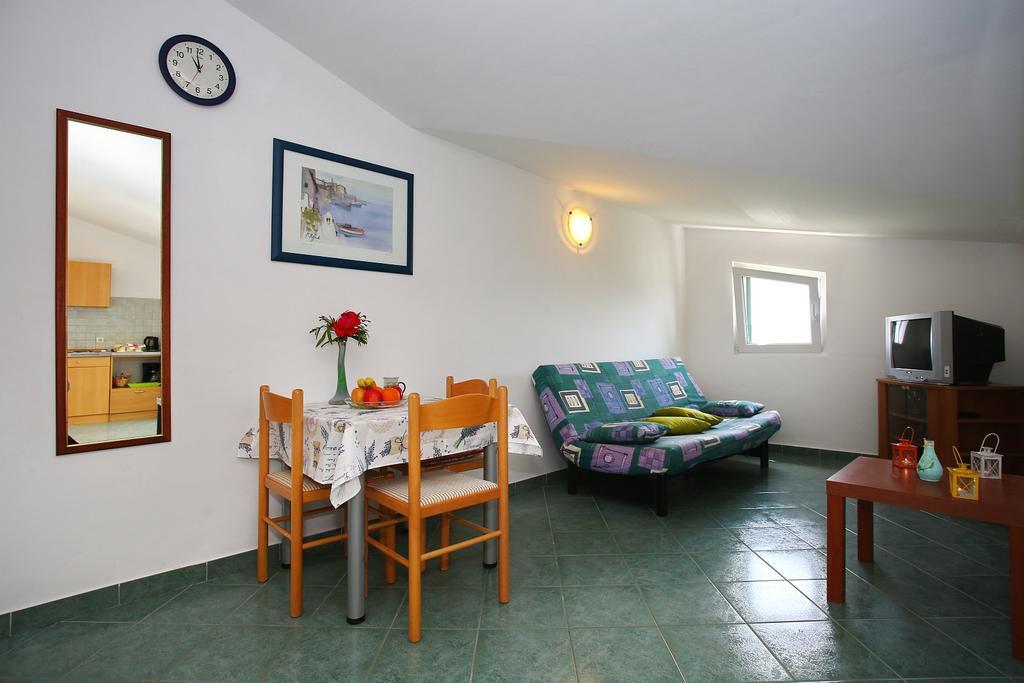 Apartments Vila Ana Seline Bagian luar foto