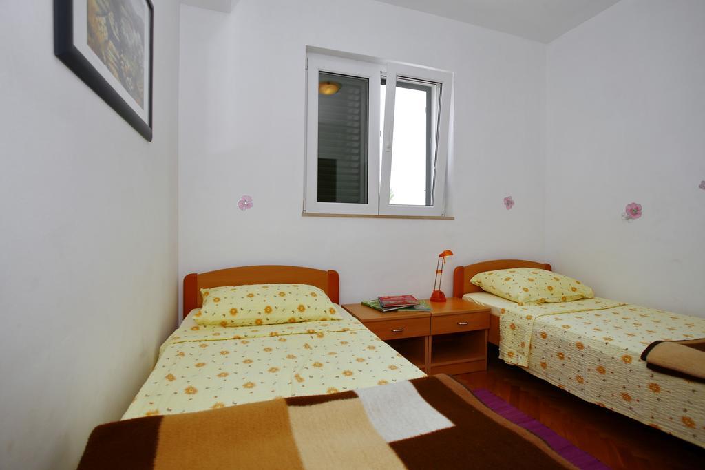 Apartments Vila Ana Seline Bagian luar foto